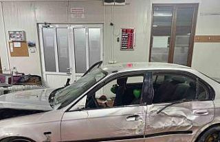 Otomobilin camiye daldığı anların güvenlik kamerası...