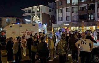 Otomobilin çarpıp kaçtığı 2 yaya ağır yaralandı