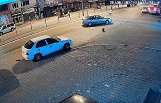 Otomobilin çarptığı motosikletlinin sürüklendiği...