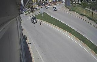 Otomobilin yayaya çarpma anı kamerada