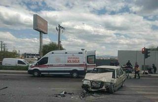 Otomobillerin çarpıştığı kazada 4 kişi yaralandı