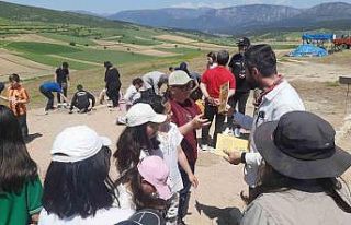 Oymaağaç Höyüğü’nde öğrencilere arkeoloji...