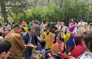 Özel bireyler kendileri çin düzenlenen şenlikte...