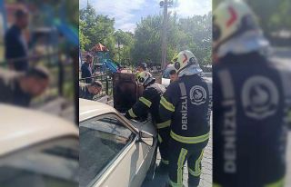 Park halindeki otomobilde çıkan yangını korkuttu