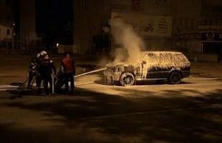 Park halindeki Range Rover yandı