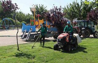 Parklar yaz mevsimine hazırlanıyor