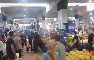 Pazarcı esnafı tarafından kızının yanında darp...