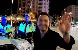 Plakasız motosikletiyle yakalanan alkollü ve kasksız...