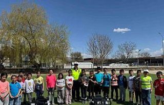 Polislerden çocuklara trafik eğitimi