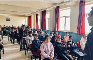 Polislerden öğrencilere meslek tanıtımı