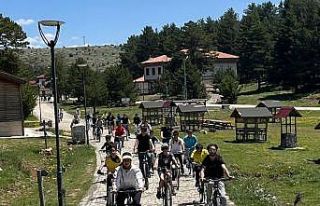 Refahiye’de gençler çevre için pedal çevirdi