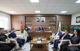 Rektör Sarıbıyık başarılı sporcuları tebrik...