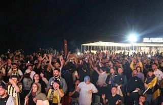 Rize’de Fenerbahçelilerden şampiyonluk kutlaması