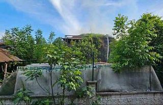 Sakarya’da 2 katlı ahşap evde yangın