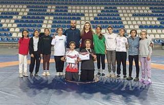 Salihlili güreşçiler, Rize’den madalyalarla döndü