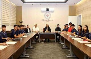 Şampiyon sporculardan İl Sağlık Müdürü Erşan’a...