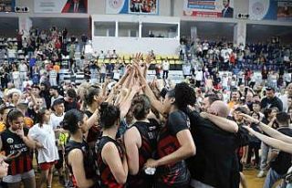 Şampiyonluk maçının heyecanını dev ekranda yaşayacaklar