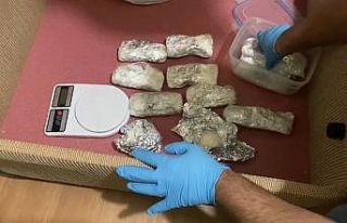 Samsun’da polis evdeki baza altında 1 kilo 350...