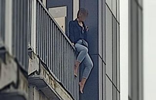 Samsun’da üst geçidin korkuluklarına çıkan...