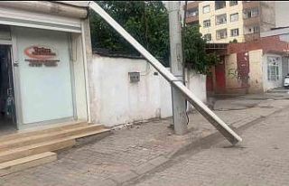 Şanlıurfa’da fırtına sürücülere zor anlar...