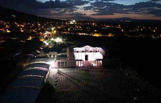 Sardes Antik Kenti "Gece Müzeciliği"ne...