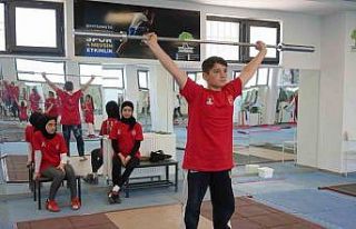 Şehitkamil’de halter kursu açıldı