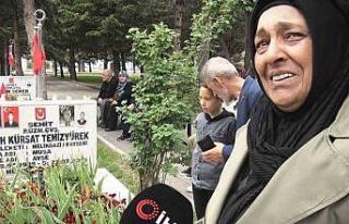 Şehitlikte buruk Anneler Günü