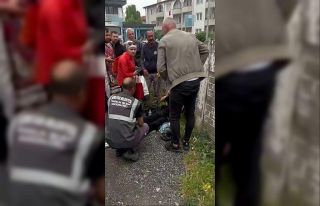 Serdivan Belediyesi’ne ait çöp kamyonu motosikletliyi...