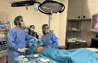 Serdivan Devlet Hastanesi’nde ilk kapalı kasık...