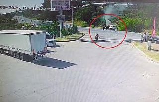 Seyir halindeki araç yandı, ilk müdahaleyi vatandaşlar...