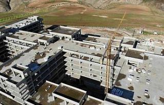 Siirt’te sismik izolatörlü hastane inşaatı devam...