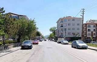 Silahlı kavganın ortasında kalan yaşlı kadın...