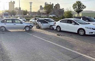 Sivas’ta zincirleme trafik kazası: 4 yaralı