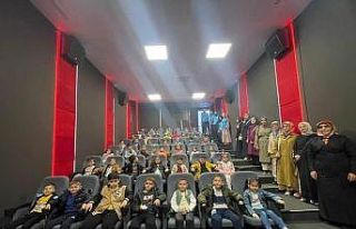 Soma’da Kur’an kursu öğrencilerine sinema etkinliği