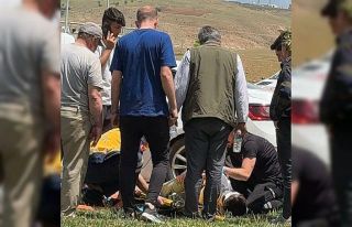 Sürücüsünün kontrolünden çıkan otomobil savruldu:...