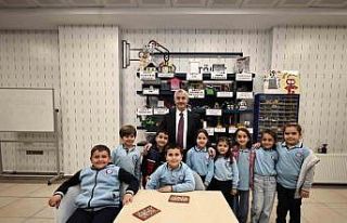 Tahmazoğlu, Bilim Şahinbey Atölyesi öğrencileriyle...