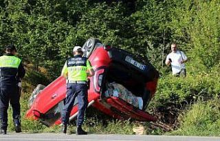 Takla atan otomobildeki aile ölümden döndü: 1’i...