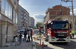 Tamir ettiği arabasının altında kalan adam hayatını...