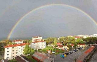 Tatvan semalarında gökkuşağı manzarası mest...