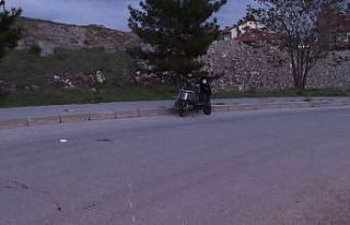 Tavşanlı’da elektrikli motosiklet devrildi: 1...