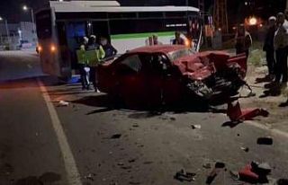 Tekirdağ’da otomobille minibüsün kafa kafaya...