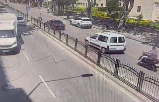 Telefona bakan motosikletli önünde duran araca çarptı