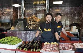 Tokatlılar özel ocakta 40 dakikada pişen Tokat...