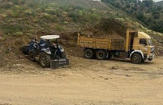 Toprak yığının altında kalan genç hayatını...