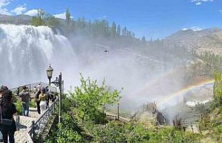 Tortum şelalesi coştu