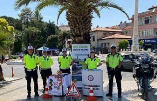Trafik ekipleri, vatandaşları bilgilendirdi
