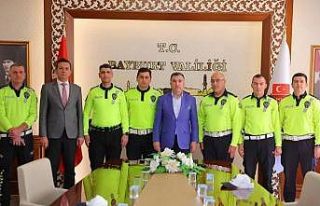 Trafik polisleri başarı belgesiyle ödüllendirildi