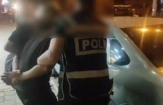 Trafikte tartıştığı kişiye tabanca gösteren...