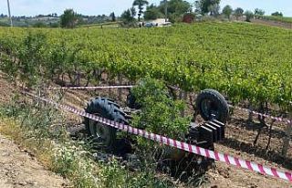 Traktörüyle üzüm bağlarına uçan çiftçi hayatını...