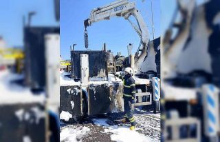 Tüplerin de bulunduğu kamyon kasasında yangın